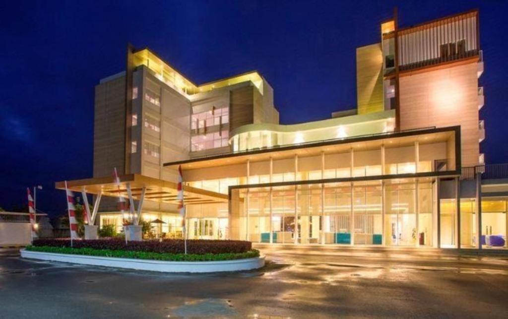 Horison Hotel Ultima Timika Exterior photo